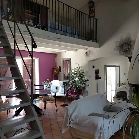 Villa Avec Piscine à Débordement - Sans Vis à Vis