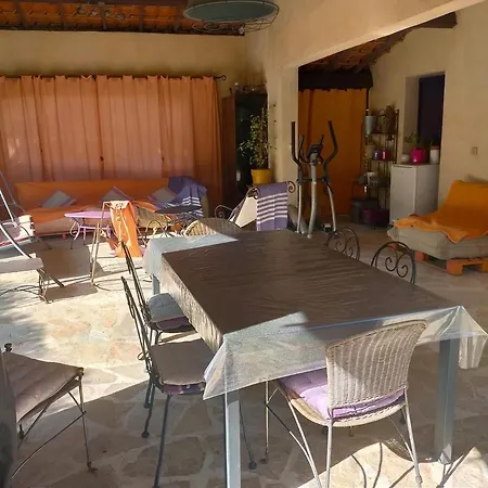 Avec Piscine à Débordement - Sans Vis à Vis